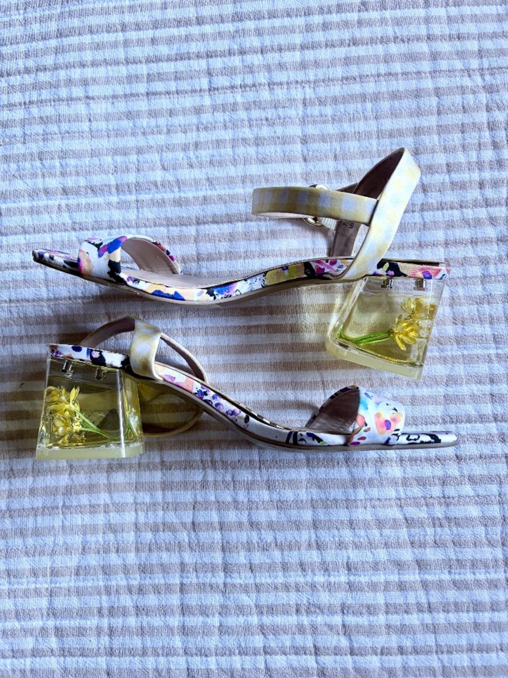 Betsey Johnson like new sandals